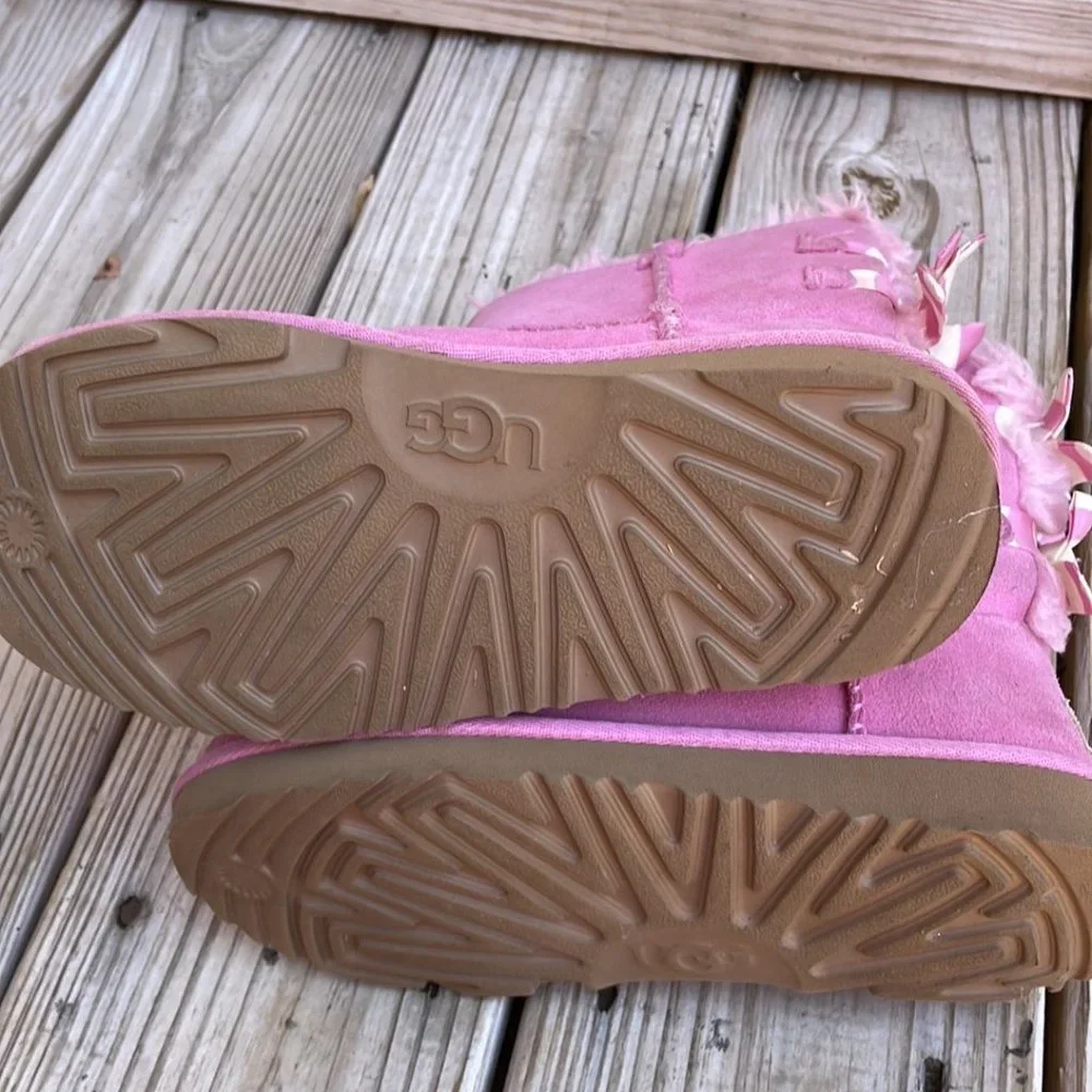 UGG Girls Bailey Bow II PInk Suede Sheepskin Boots Size 3